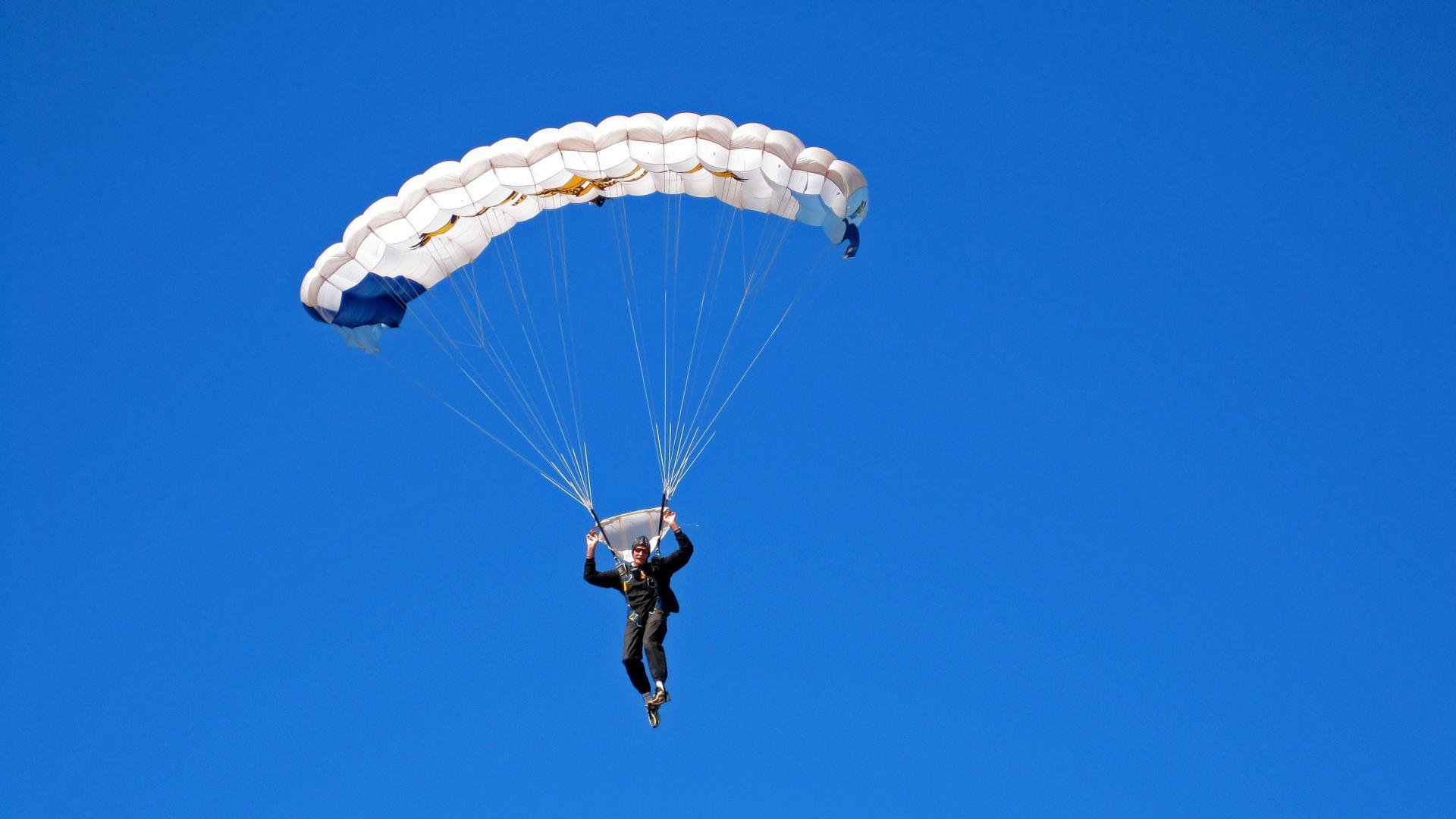 特色足球场馆认养运营模式在多地推广，推动行业多元合作，足球培训基地